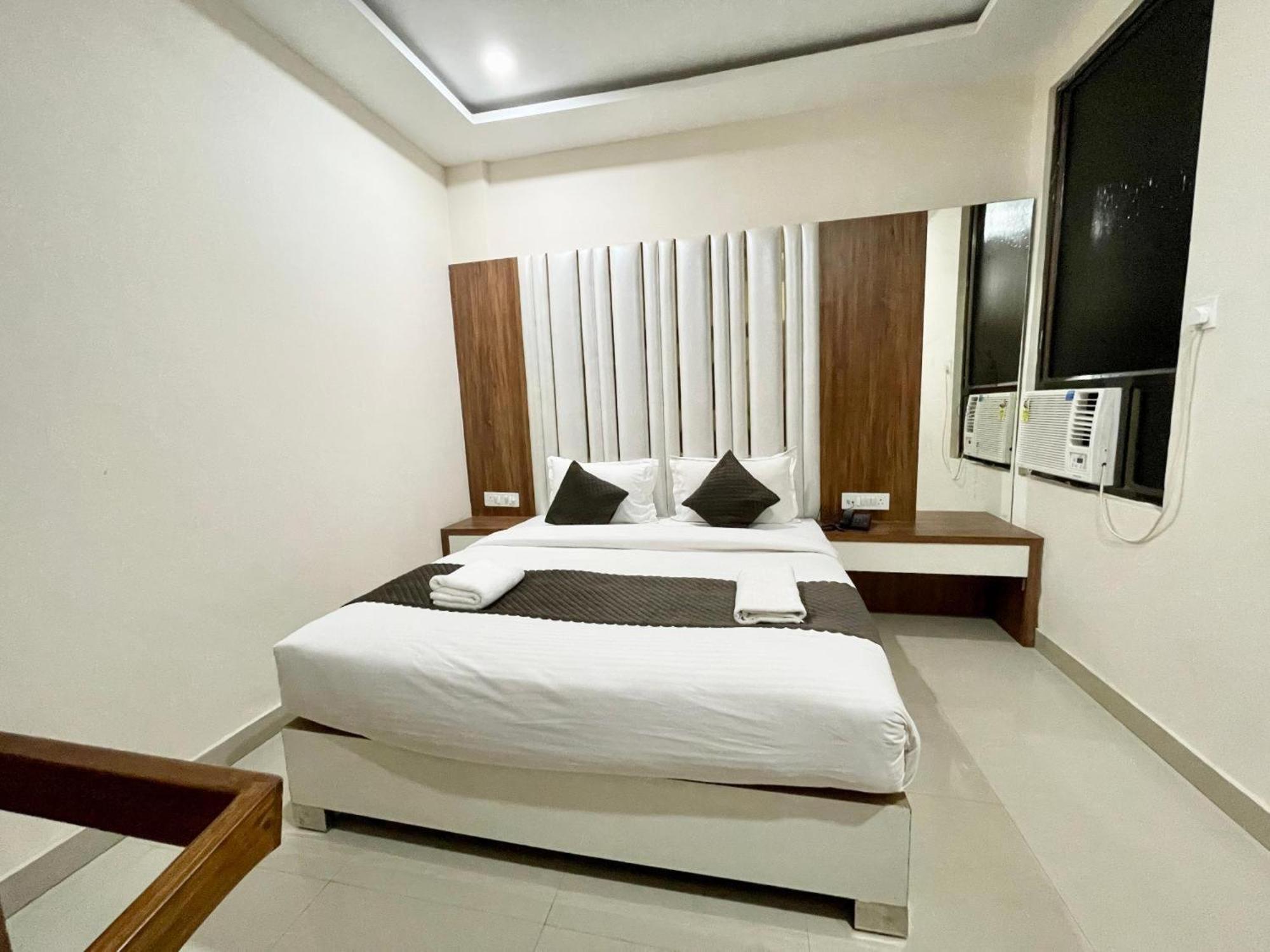 Hotel Shree Radha Krishna Varanasi Exterior foto
