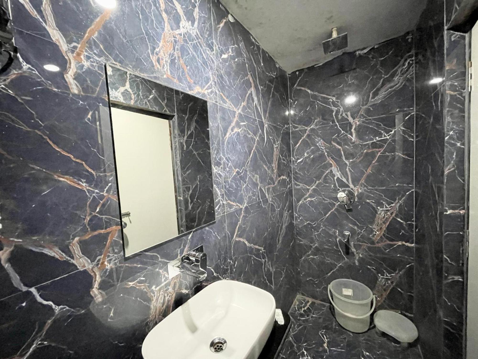 Hotel Shree Radha Krishna Varanasi Exterior foto