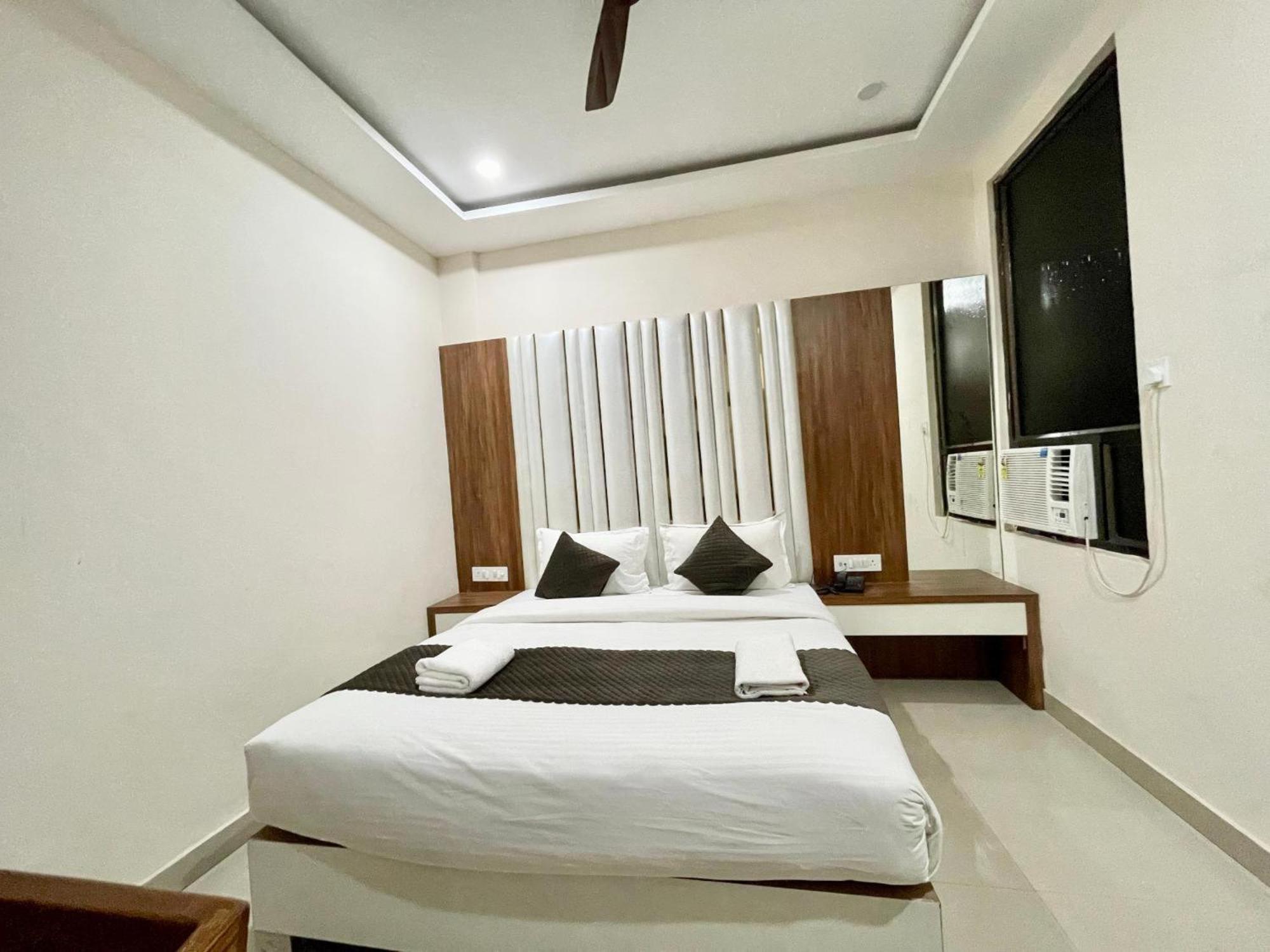 Hotel Shree Radha Krishna Varanasi Exterior foto